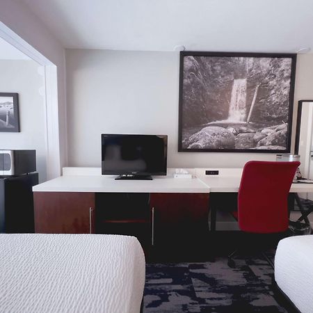 The Oceanside, A Coast Hotel Sechelt Bagian luar foto
