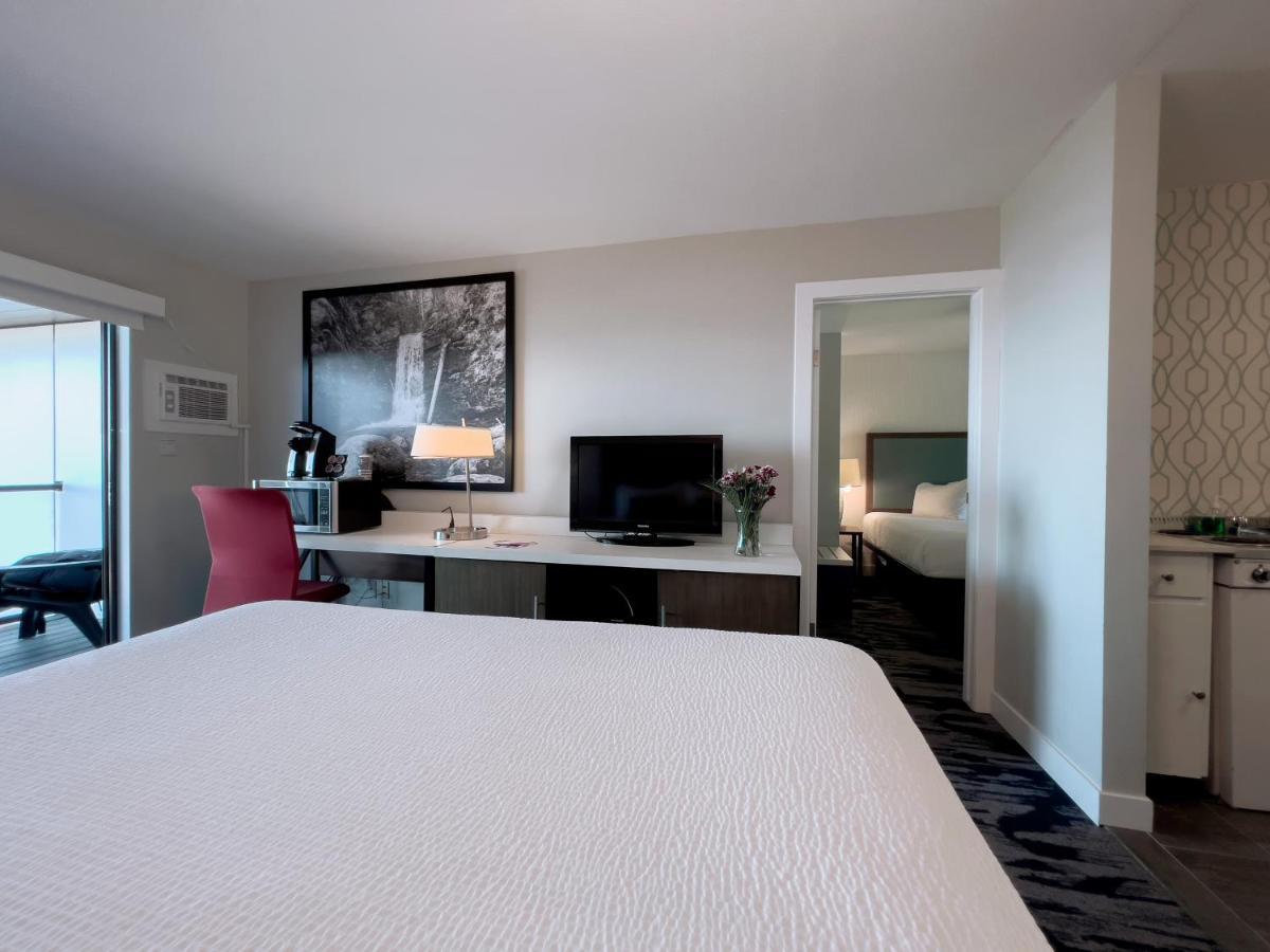 The Oceanside, A Coast Hotel Sechelt Bagian luar foto