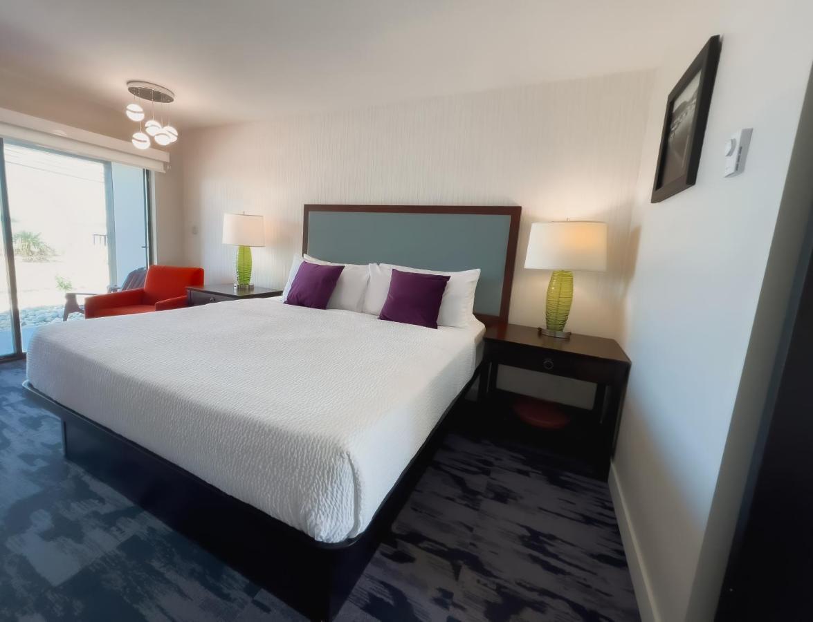 The Oceanside, A Coast Hotel Sechelt Bagian luar foto